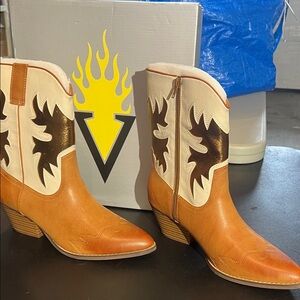 Ladies size 11 boots volatile